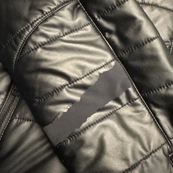 DKNY Men's Classic Black Puffer Jacket - Picture 8 of 10